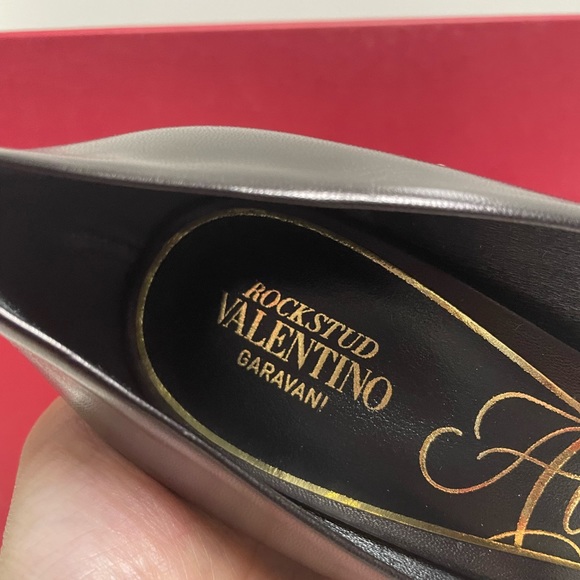 Valentino Garavani
Rockstud Alcove Leather Pumps - Picture 2 of 7